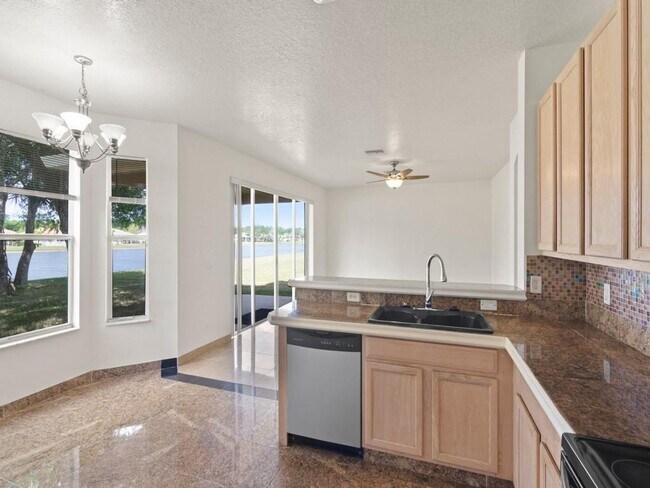 Building Photo - 4Bed/3Bath~2800 Sq Ft!~Pond View~Two Car Garage~Large Yard!