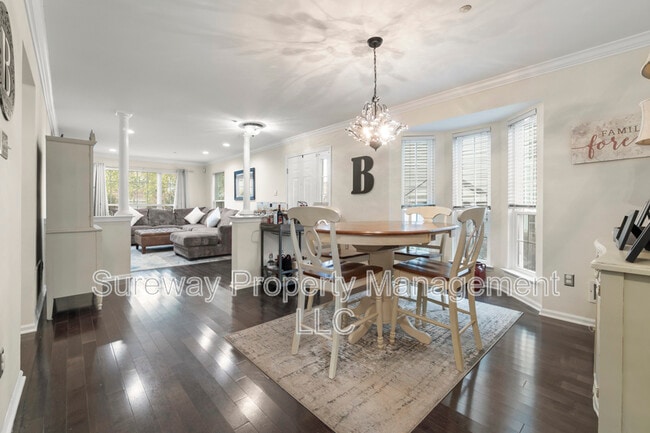 Building Photo - 221 Lookout Pl