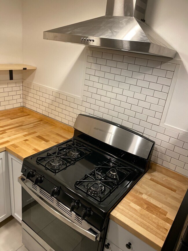 Kitchen - 1105 Sundown St