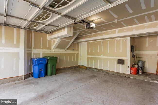 Building Photo - 18 Grace Dr