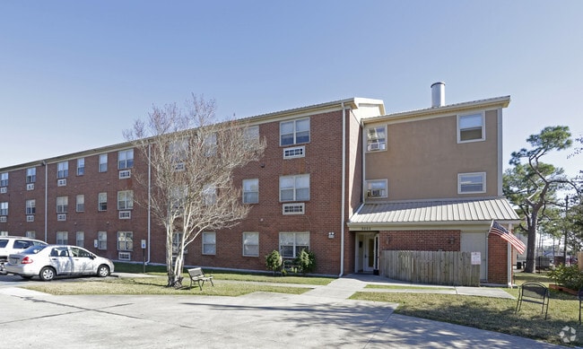 Building Photo - Pine Street