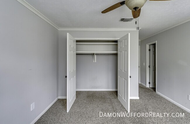 Building Photo - 34 Park Crest Pl