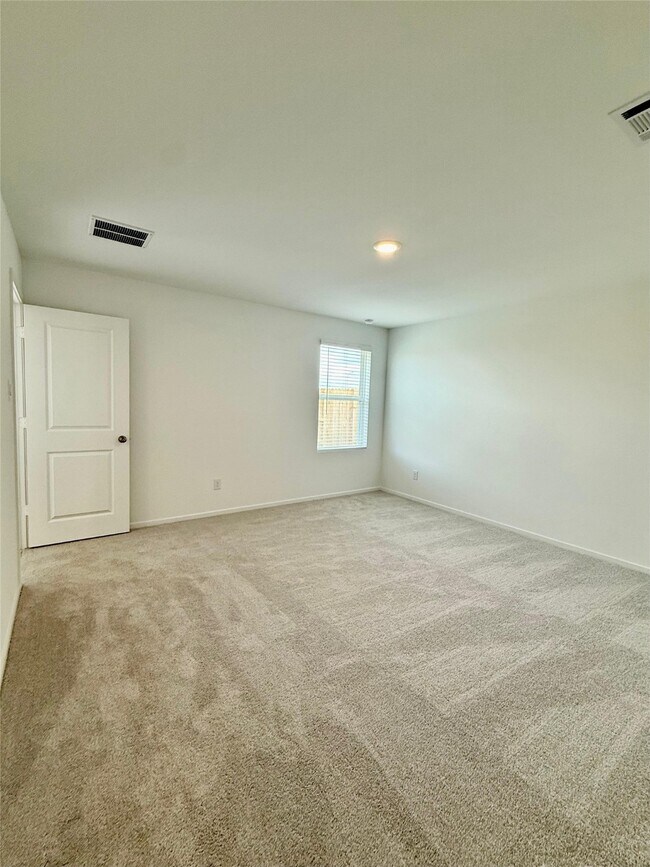 Building Photo - 3053 Sunrise Dr