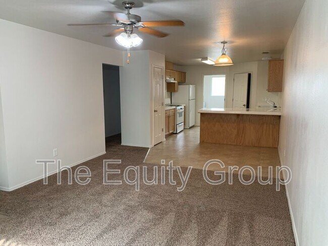 Building Photo - 4233 W Walnut Ave