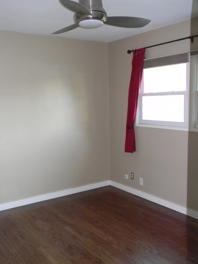 Building Photo - 332 E Oakmont Ave