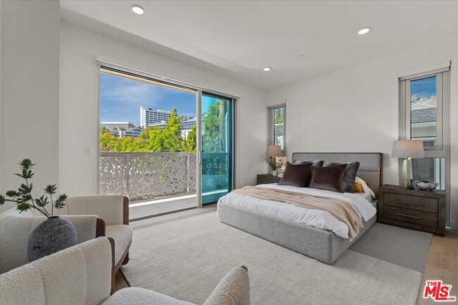 Building Photo - 1257 N Sweetzer Ave