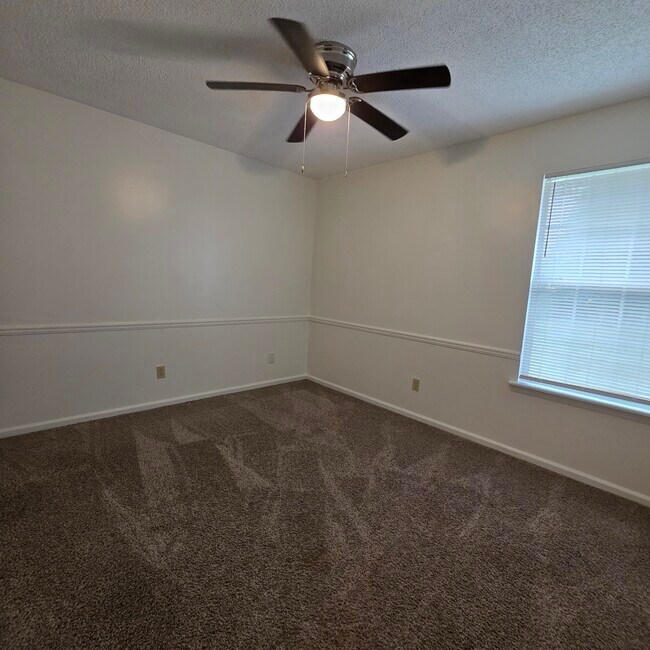 Building Photo - 130 Paloma Dr