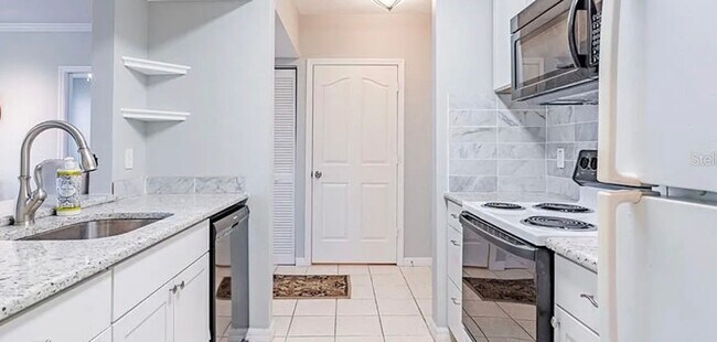 Building Photo - 700 Siena Palm Dr