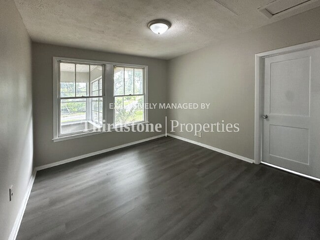 Building Photo - 6965 Lorain St