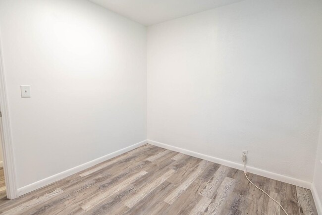 Building Photo - 1118 Louise Dr
