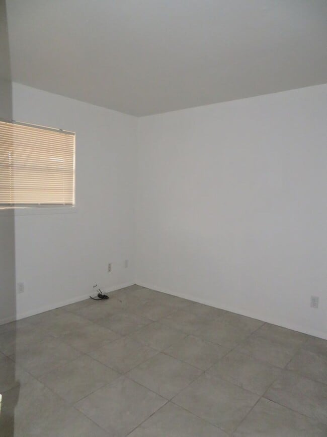 Building Photo - Clean 3 Bedroom 2 Bath Home For Rent