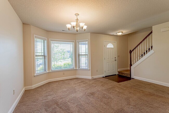 Building Photo - Home with Gorgeous Mountain Views!