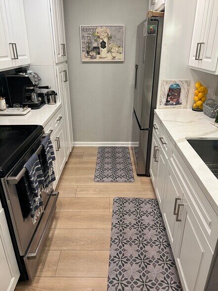 Building Photo - 8145 Redlands St