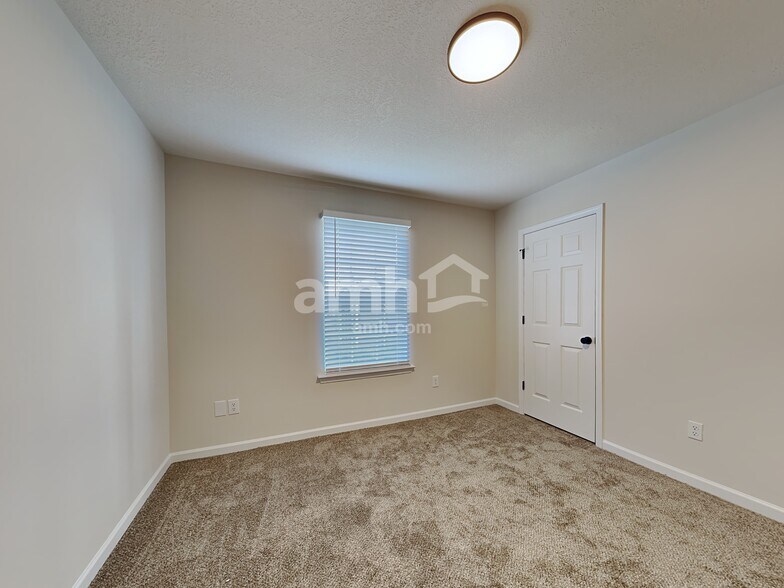 Building Photo - 651 Grover Dr