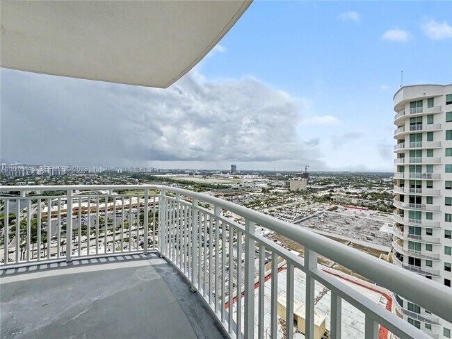 Building Photo - 1755 E Hallandale Beach Blvd