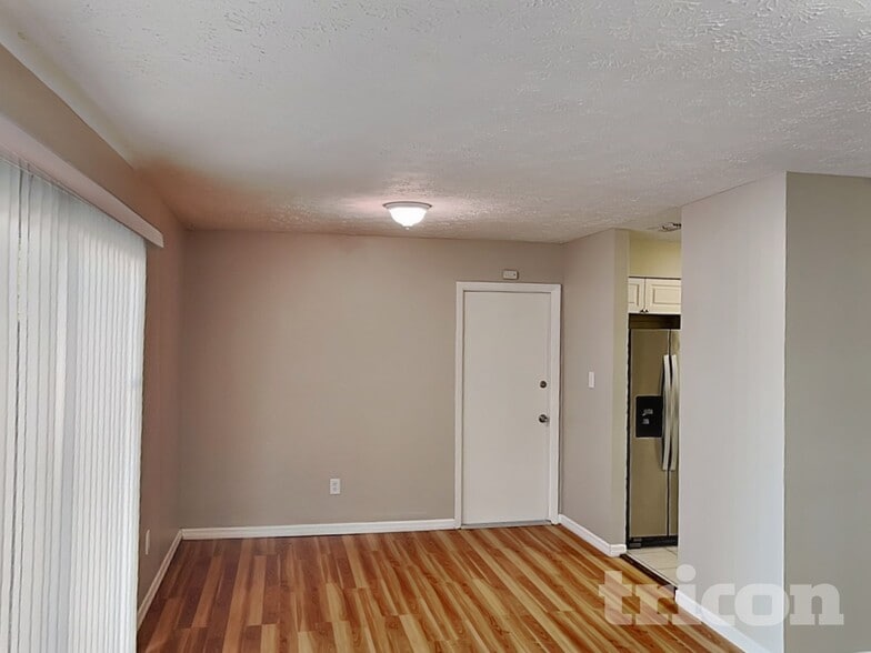 Building Photo - 2704 Mnr Hl Dr