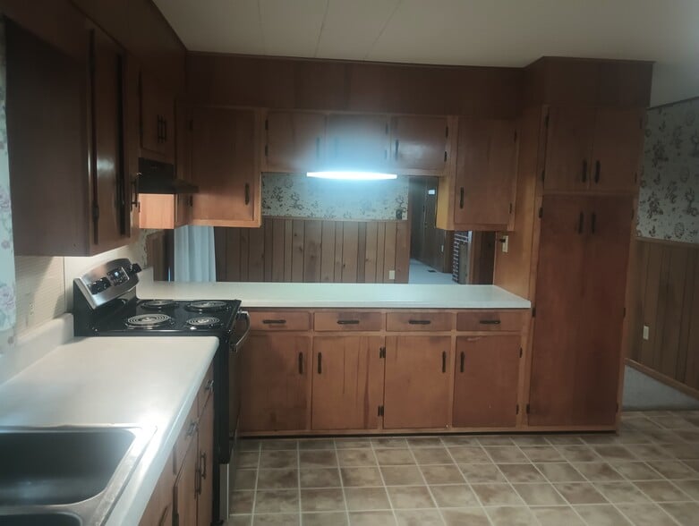 Pass through looking at dining room - 1039 Old State Highway 8