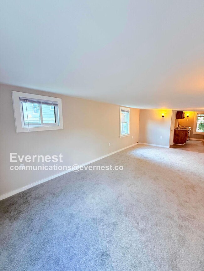 Building Photo - 68 E James St