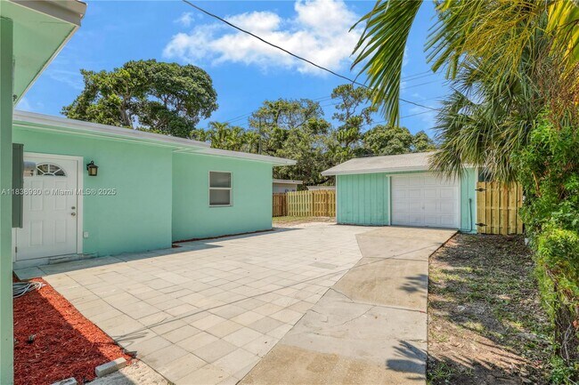 Building Photo - 809 SW 17th St