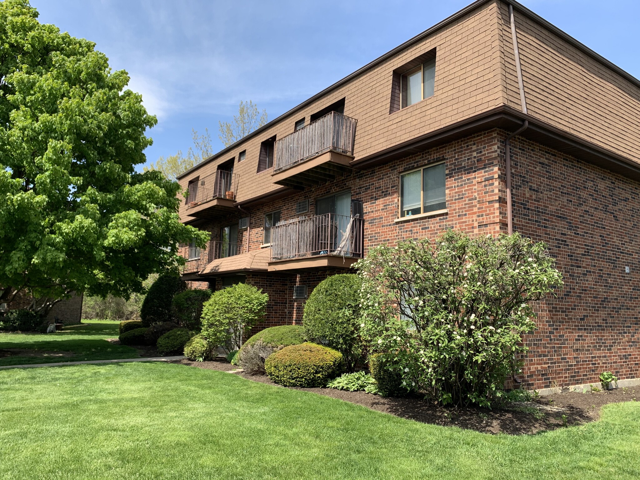 Great building in great location. - 1200 Whispering Hills Ct