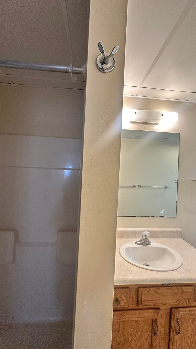 Building Photo - 324 Main St