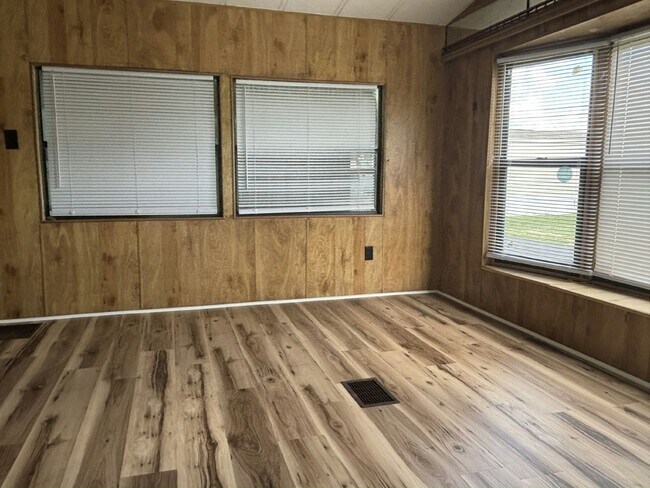 Building Photo - 39 Betty Dr