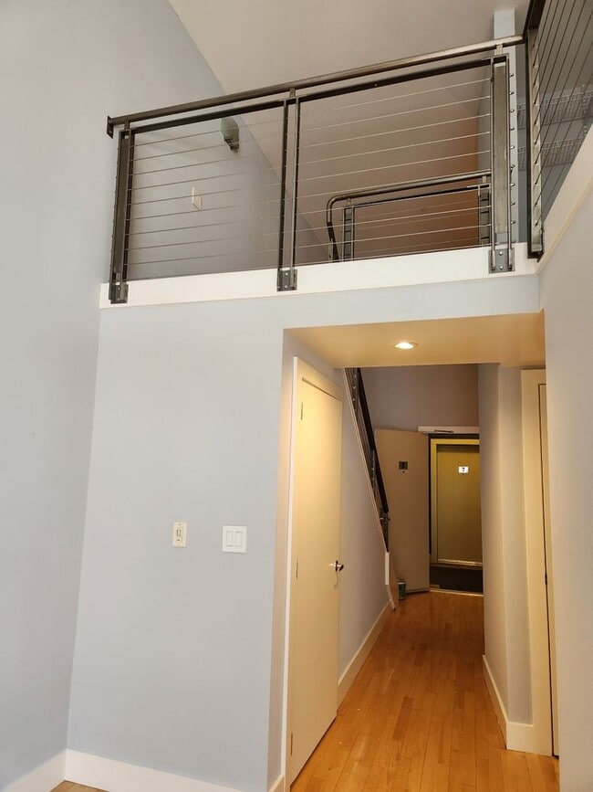 Building Photo - Epic REA/Azari PM: Private Oasis, 1 BR/ 1....