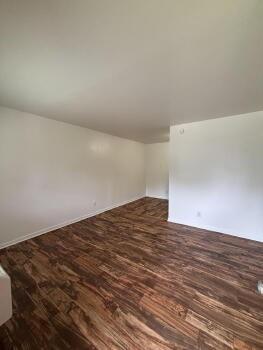 Building Photo - 3200 Lake Como Dr
