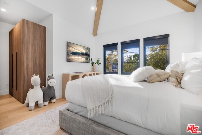 Building Photo - 4256 Camellia Ave