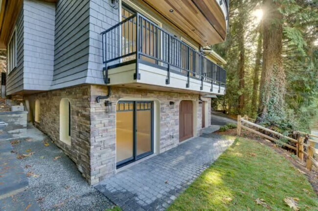 Building Photo - 3Bd/3.5Ba Kirkland Home