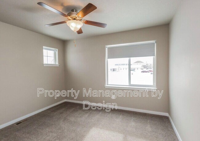 Building Photo - 763 NE Macey Way