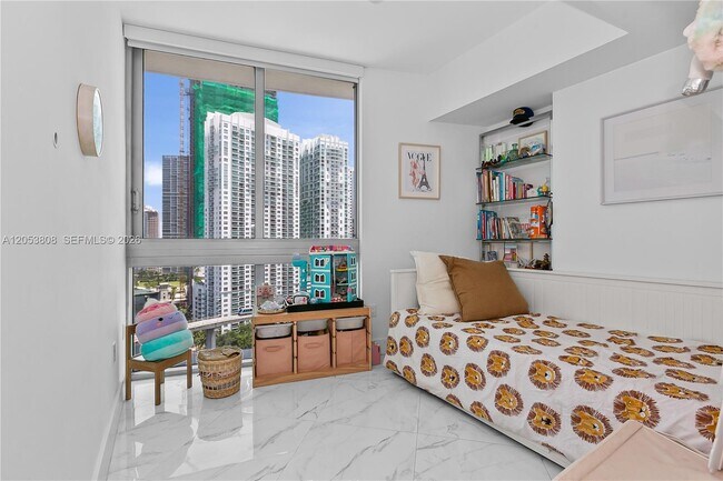 Building Photo - 350 S Miami Ave