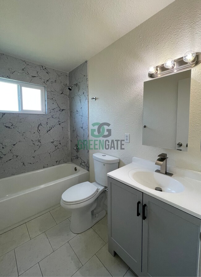 Building Photo - 325 W H St