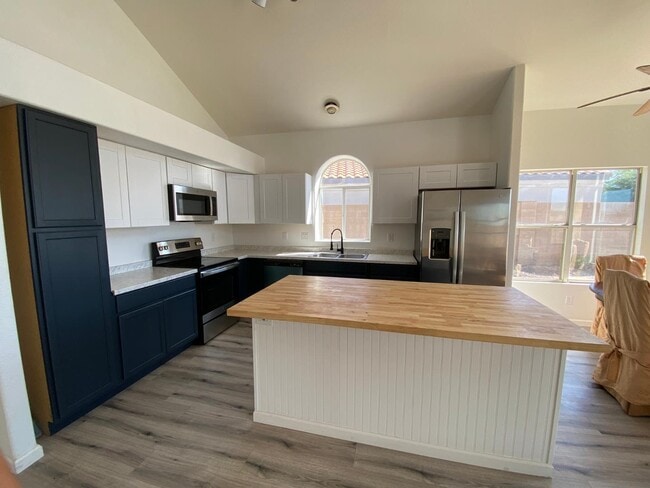 Building Photo - 10254 Hopi Ln