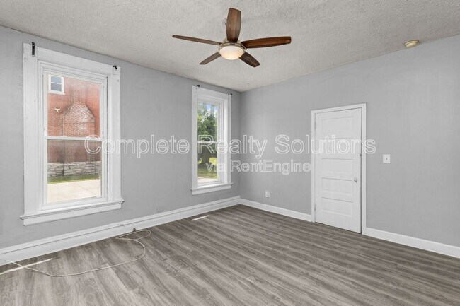 Building Photo - 5866 Etzel Ave