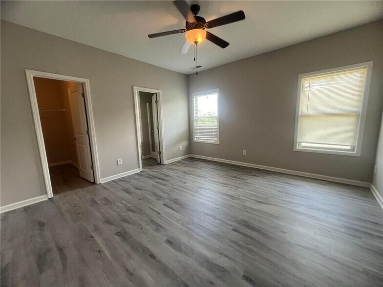 Building Photo - 1053 Sutherland Dr