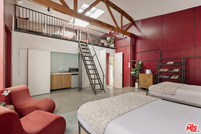 Building Photo - 718 N Figueroa St