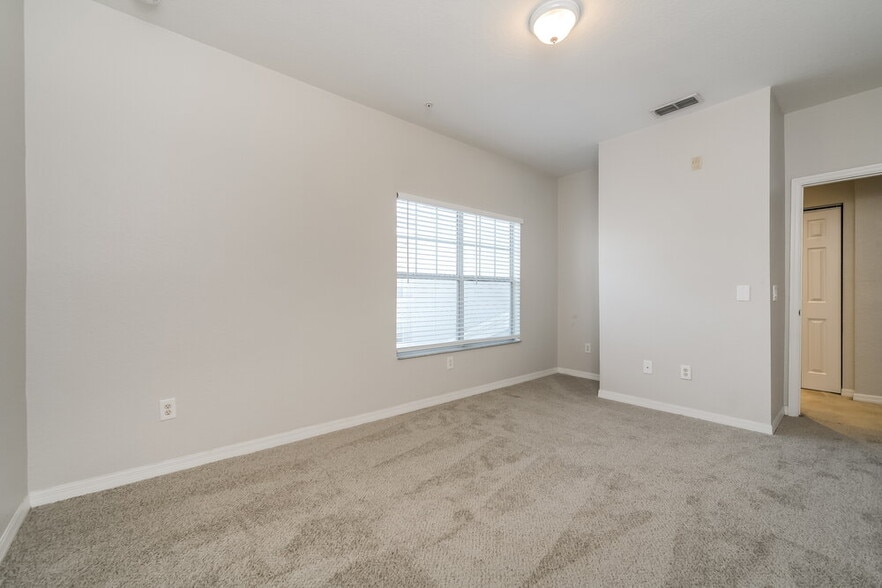 Building Photo - 2460 Grand Central Pkwy