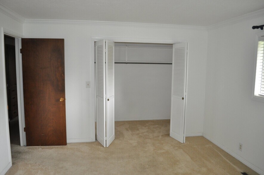 Building Photo - 297 W 775 N
