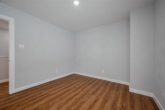 Building Photo - 6611 Bacher St