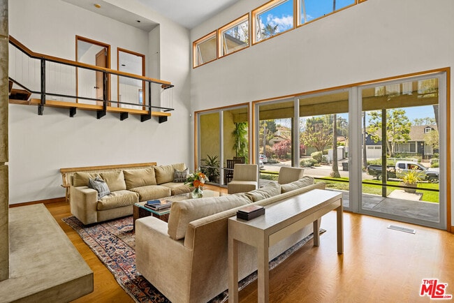 Building Photo - 211 18th St