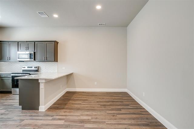 Building Photo - 520 Lake Point Dr
