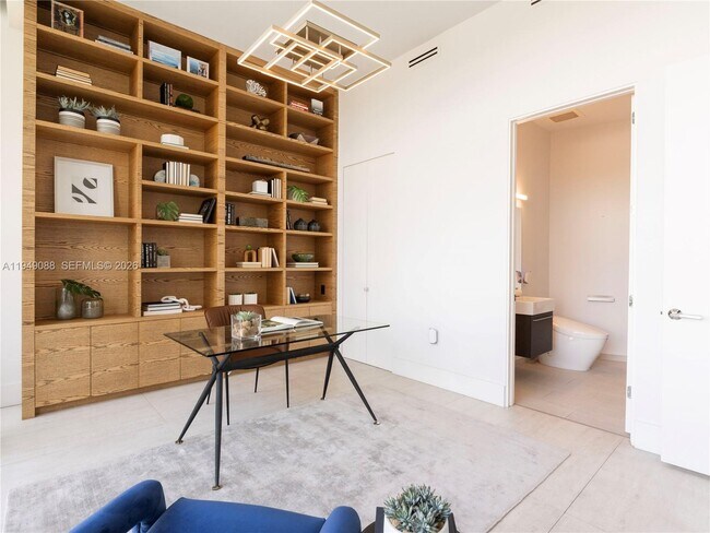 Building Photo - 2669 S Bayshore Dr