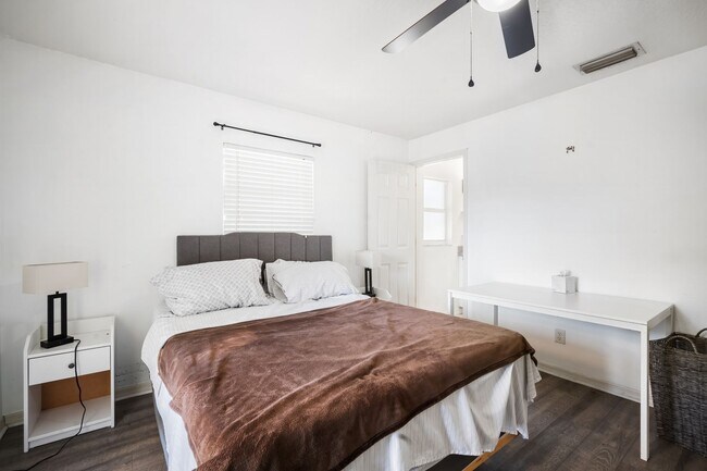 Building Photo - Fully Furnished 3BR/2BA Clearwater Home – ...
