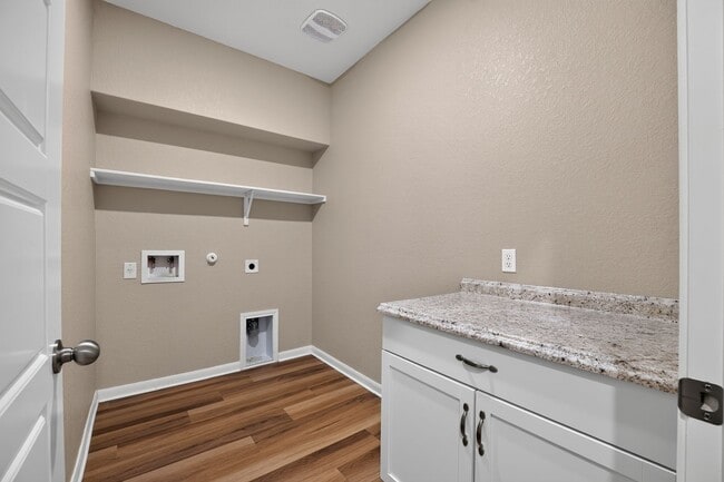 Building Photo - 2130 Silver Maple