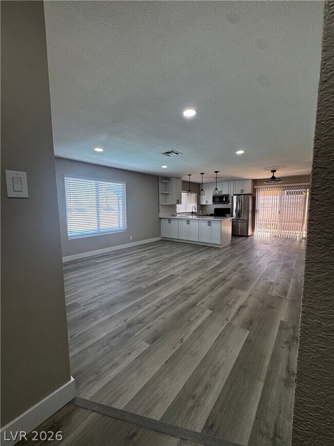 Building Photo - 336 Viewmont Dr