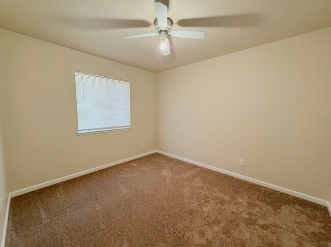 Building Photo - 1330 Riverside Ct