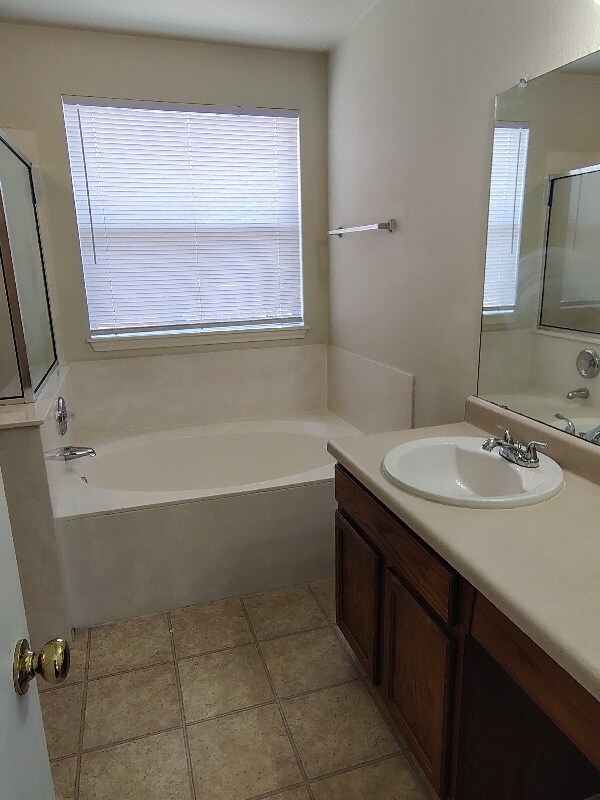 Building Photo - 382 Lake Washington Dr