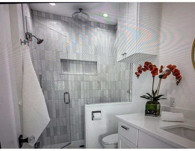 Building Photo - 106 E 35th St