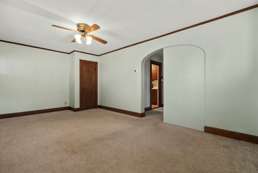 Living Room - 21 Farwell St